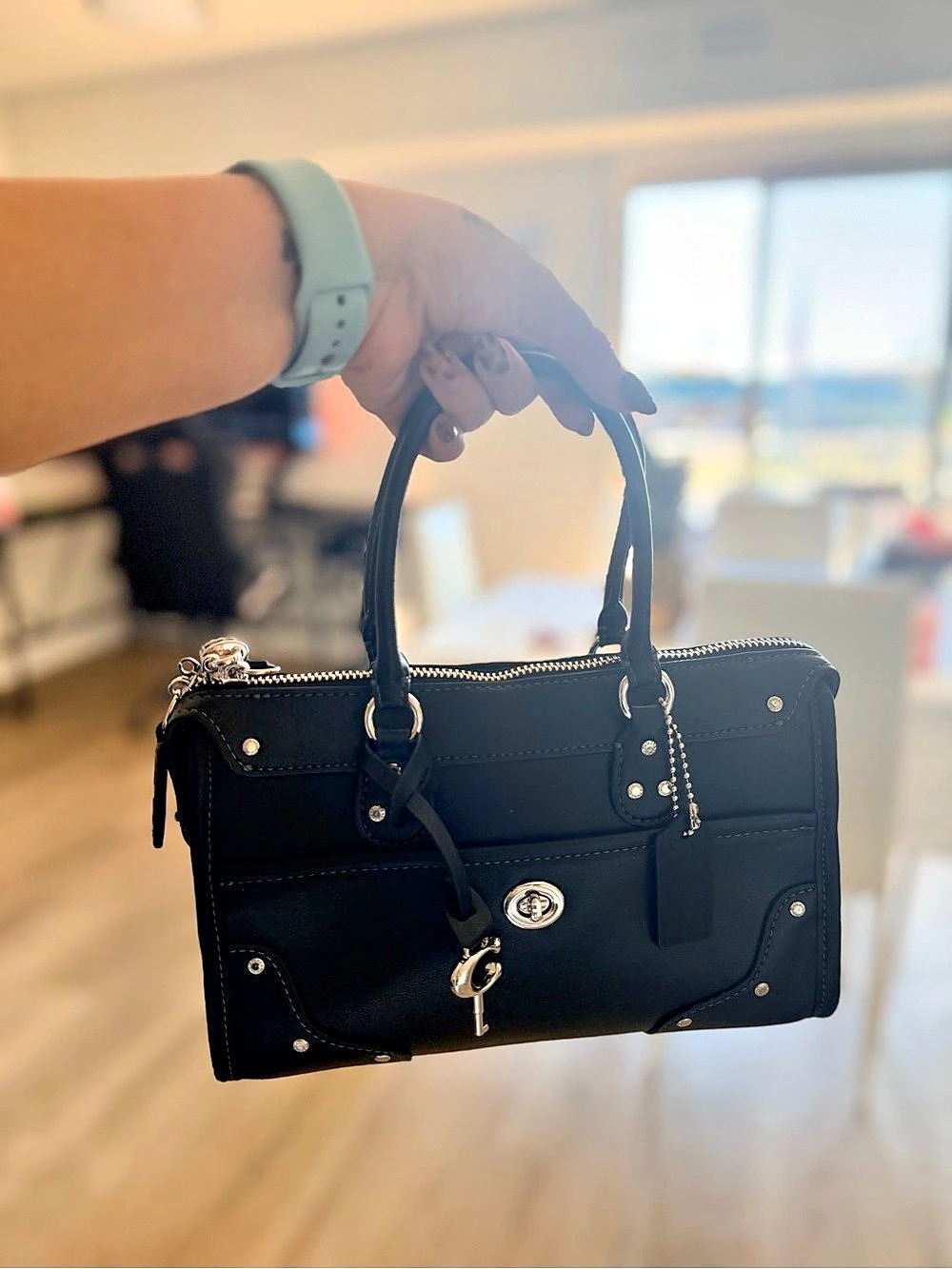Coach Swagger 27 Satchel in Pebble Leather Black